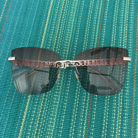 Dolce & Gabbana Logo-embellished square Sunglasses - Picture 3 of 6